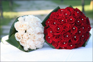 wedding-bouquet-with-red-and-white-roses